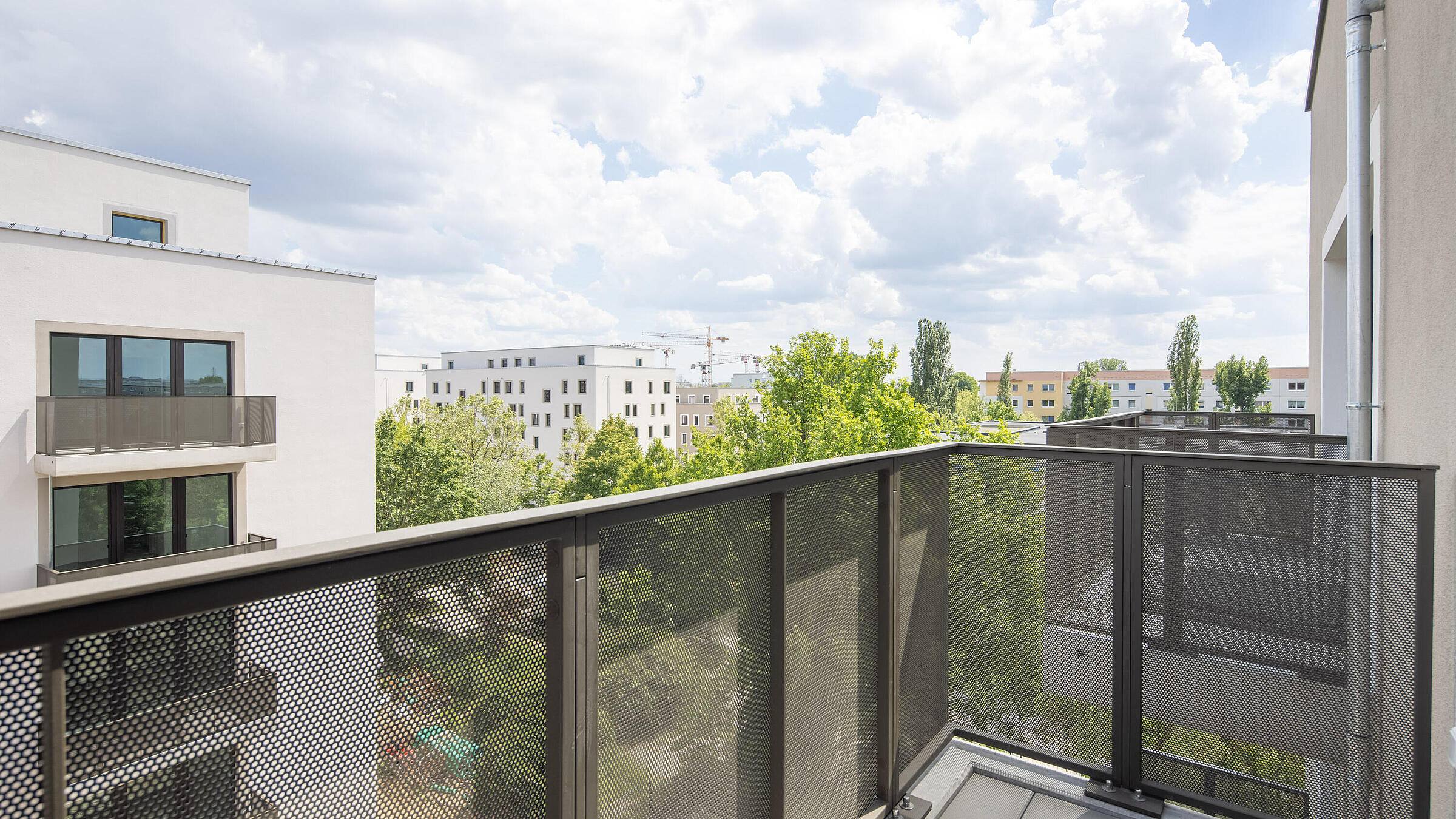 Blick vom Balkon im Obergeschoss