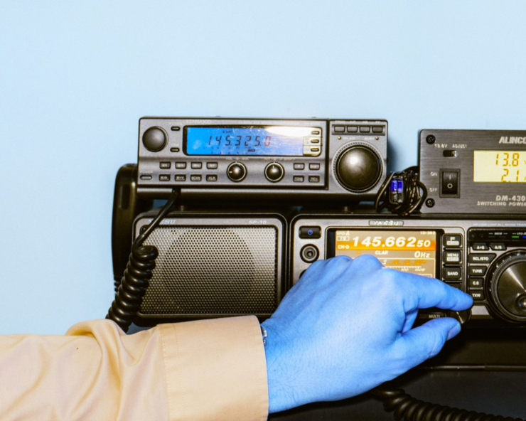 Nahaufnahme eines alten Funkgeräts.