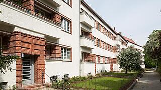 Seitenansicht eines dreigeschossigen Wohnhauses