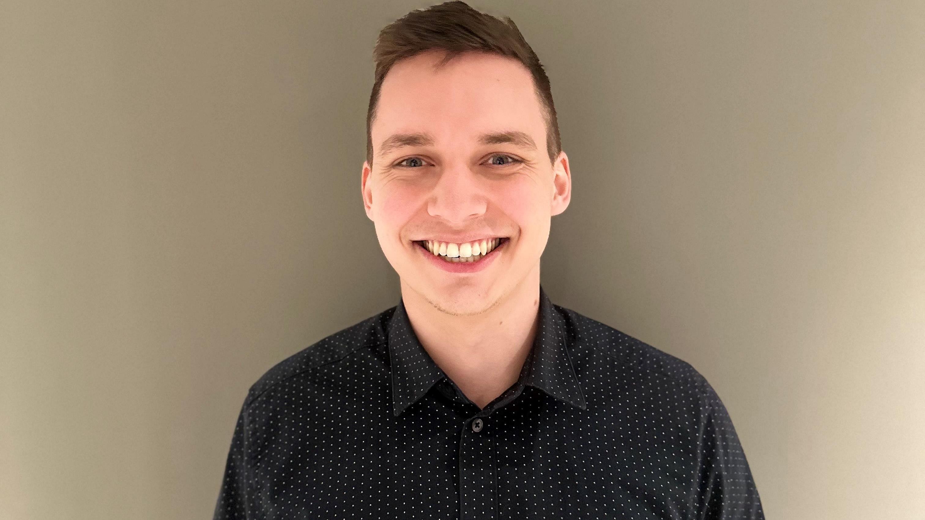 Portraitaufnahme zeigt Niklas Mika.