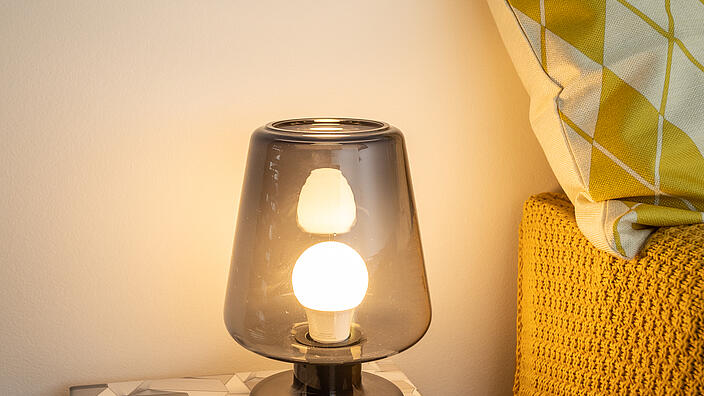 Nachttischlampe, die per Funklichtschalter bedient werden kann