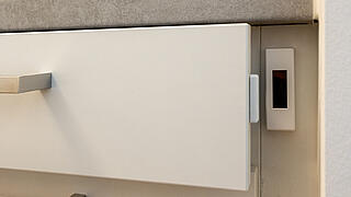 Bewegungssensor an einer Schublade