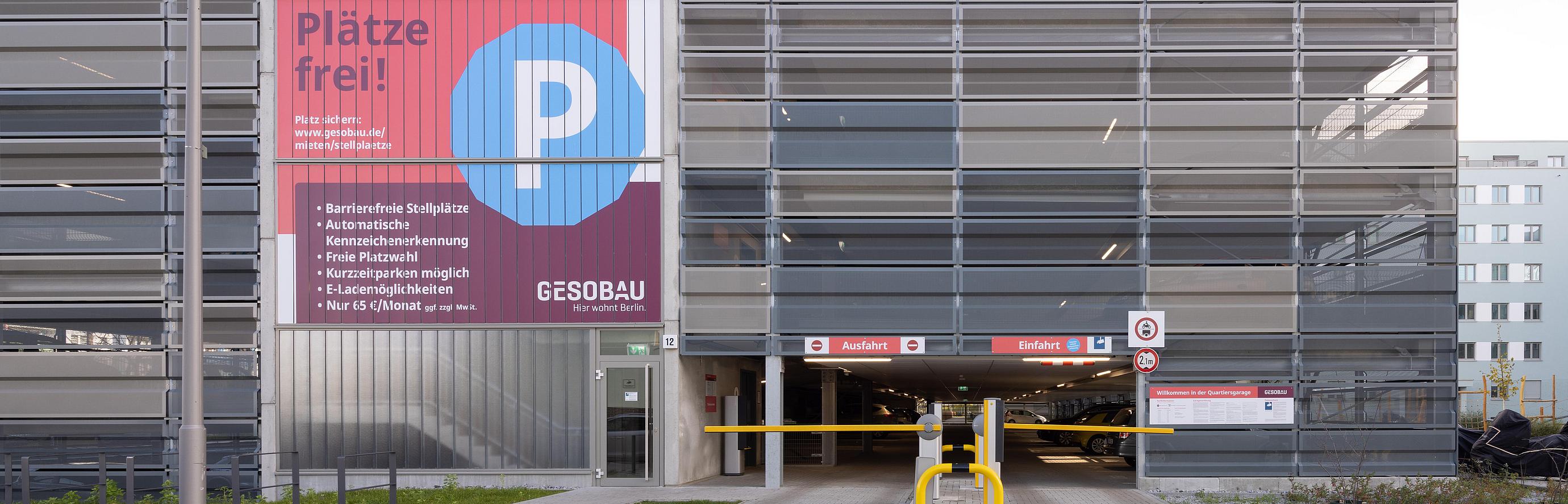 Einfahrt in ein Parkhaus