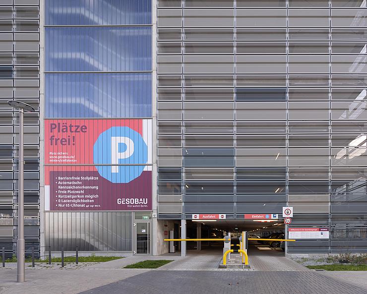 Einfahrt in ein Parkhaus