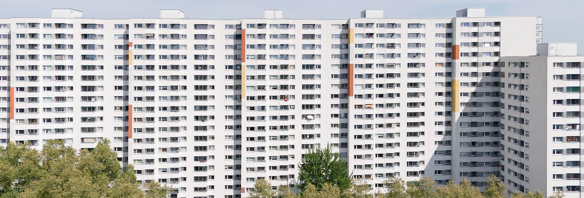 Bild zeigt Luftaufnahme der Wohnhausgruppen 906 und 907 am Wilhelmsruher Damm