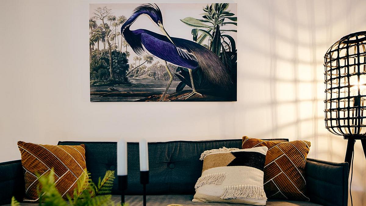 Musterwohnung im Quartier Stadtgut Hellersdorf: möblierter Wohnbereich