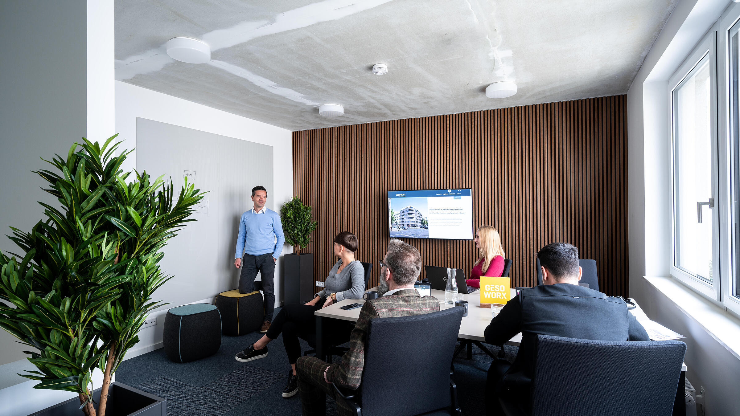 Innenaufnahme zeigt einen Meeting Point im GESOWORX Langhansstraße