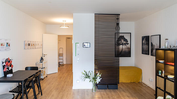 möblierte Ein-Zimmerwohnung mit Essbereich und Schlafnische