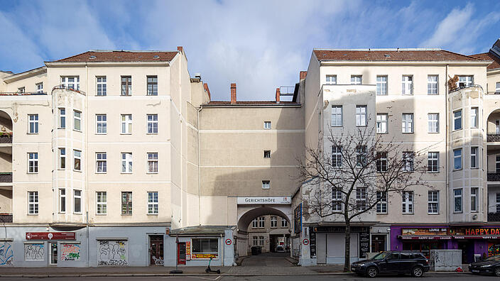 Vorderansicht Fassade mit Hofdurchgang Gerichtstraße 12/13