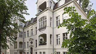 Bild zeigt Wohngebäude im Amalienpark Pankow.