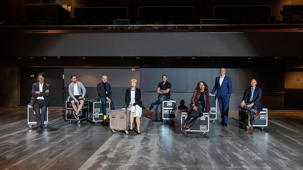 Gruppenfoto: das Vergabe-Gremium des Nothilfe-Projekts #hierspieltdiemusik