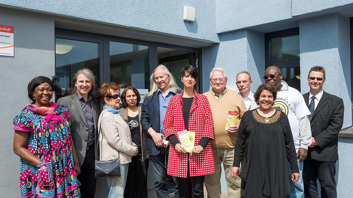 Gruppenfoto bei der Eröffnung des Gesobau-Familientreffs