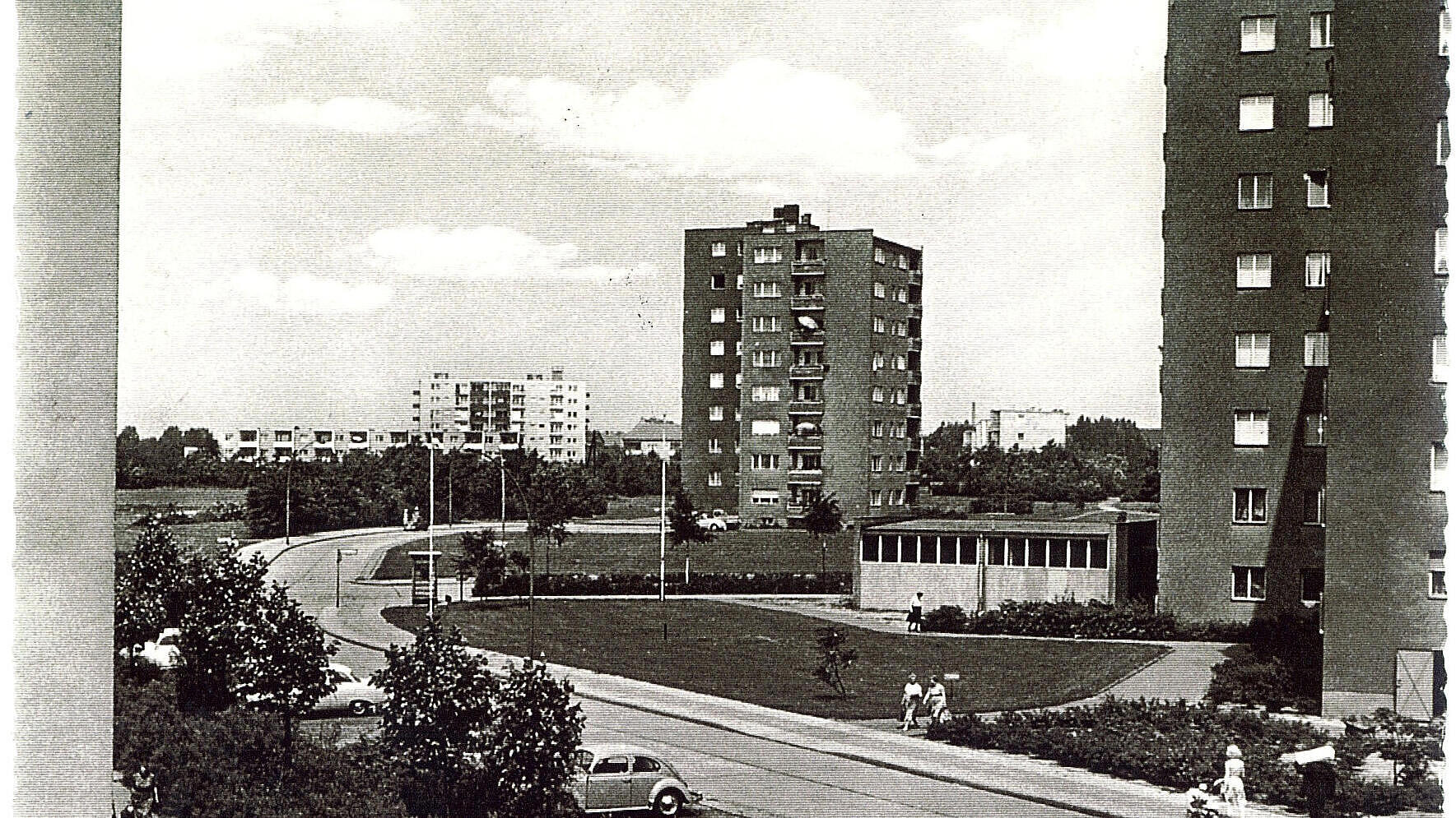 Schwarz-Weiß-Aufnahme eines Hochhauses