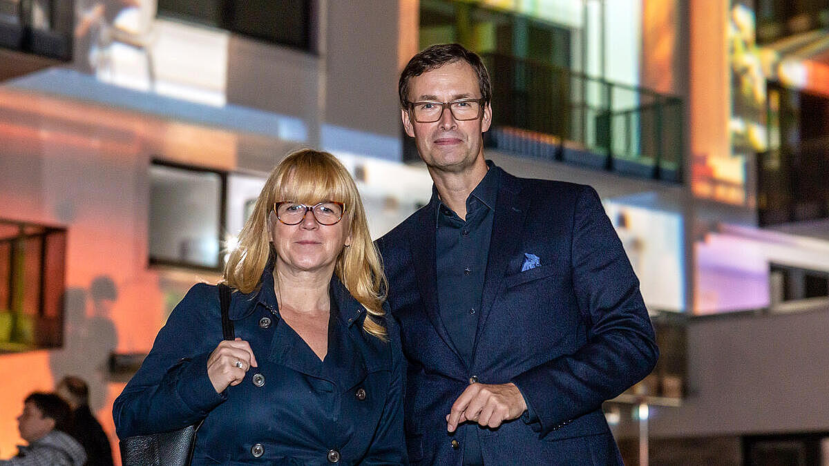 Lars Holborn, Bereichsleiter Immobilienbewirtschaftung Gesobau und Bezirksstadträtin Juliane Witt