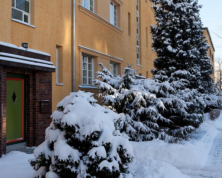 Hauseingang im Winter