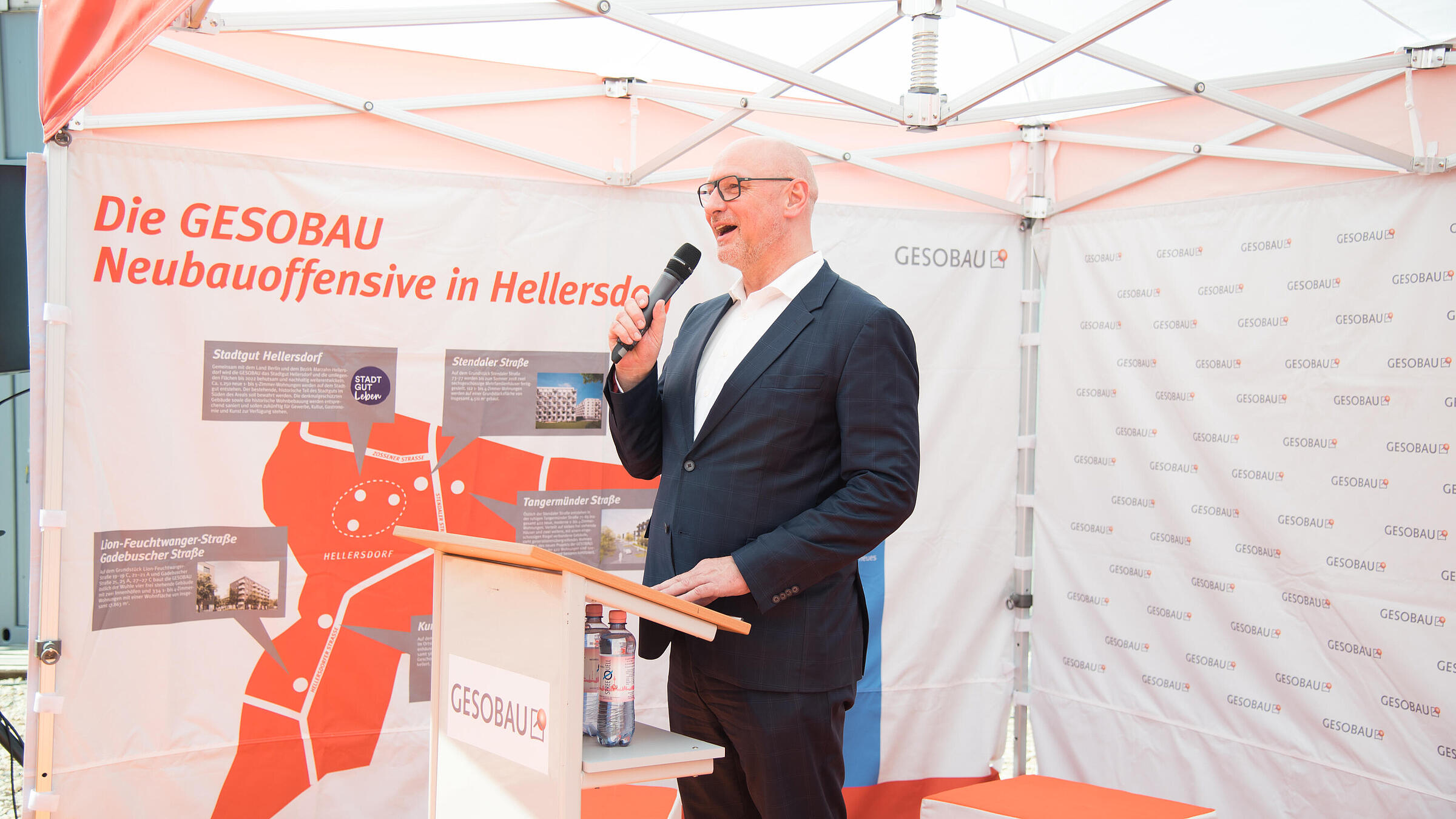 Jörg Franzen, Vorstandsvorsitzender der GESOBAU AG, hält eine Rede 