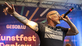Thomas D singt auf der Kunstfest-Bühne