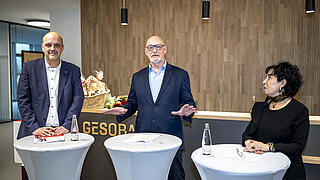Stephan Machulik, Staatssekretär für Wohnen und Mieterschutz, Jörg Franzen, Vorstandsvorsitzender der GESOBAU AG, und Emine Demirbüken-Wegner, Bezirksbürgermeisterin von Reinickendorf halten ihre Redebeiträge