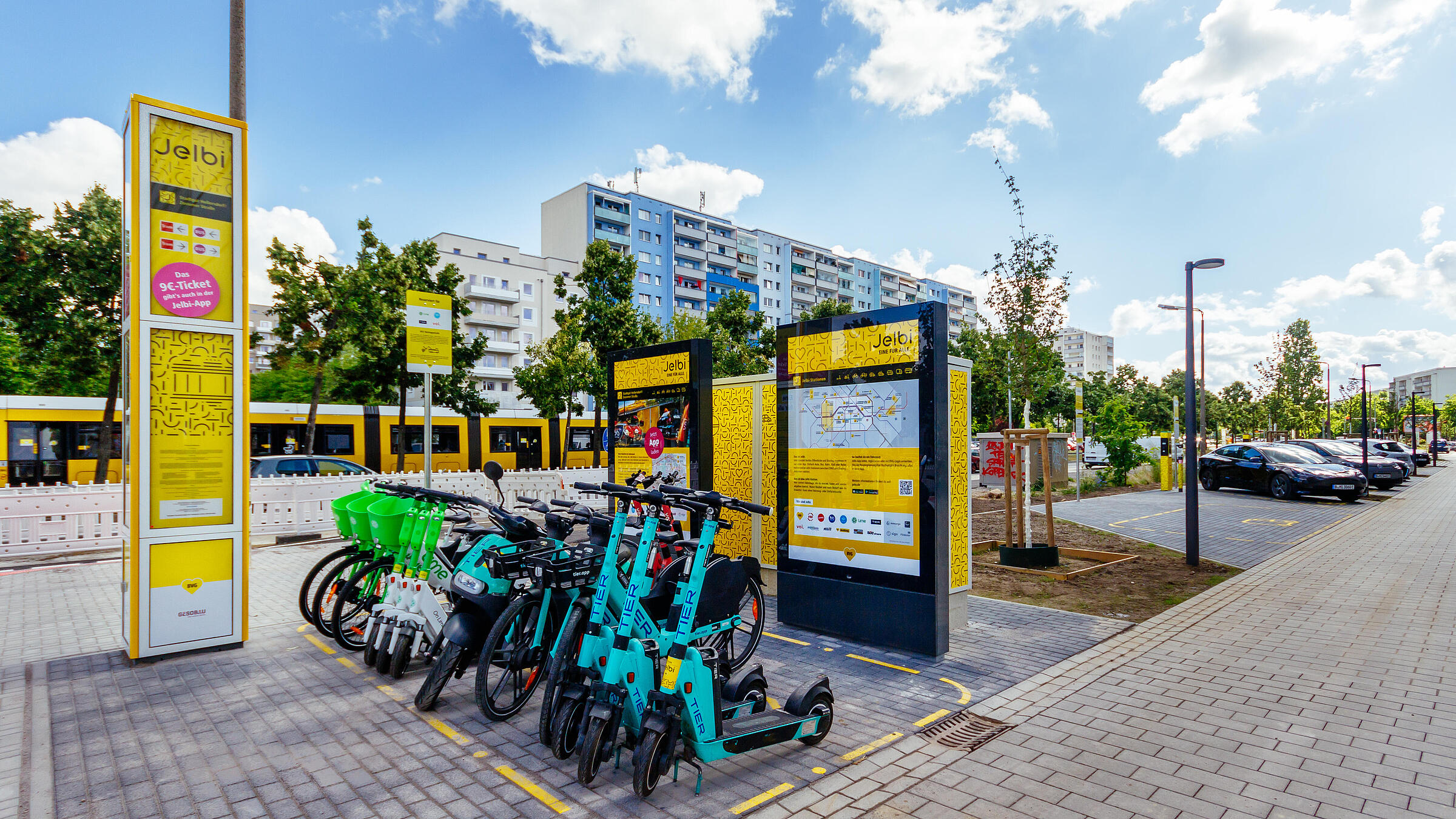 Jelbi-Station mit verschiedenen Zweirädern