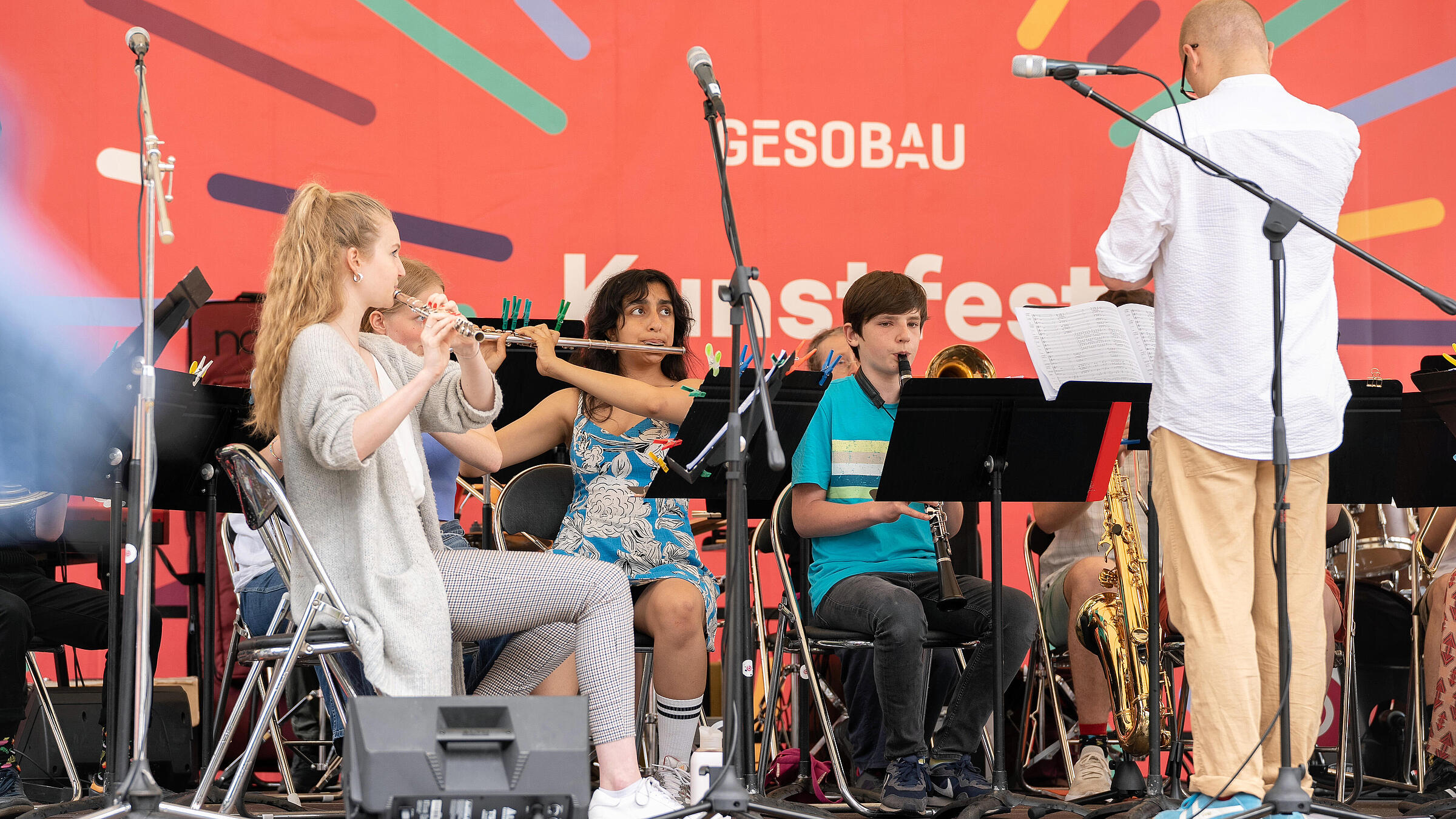 Außenaufnahme zeigt das Jugendorchester Pankow