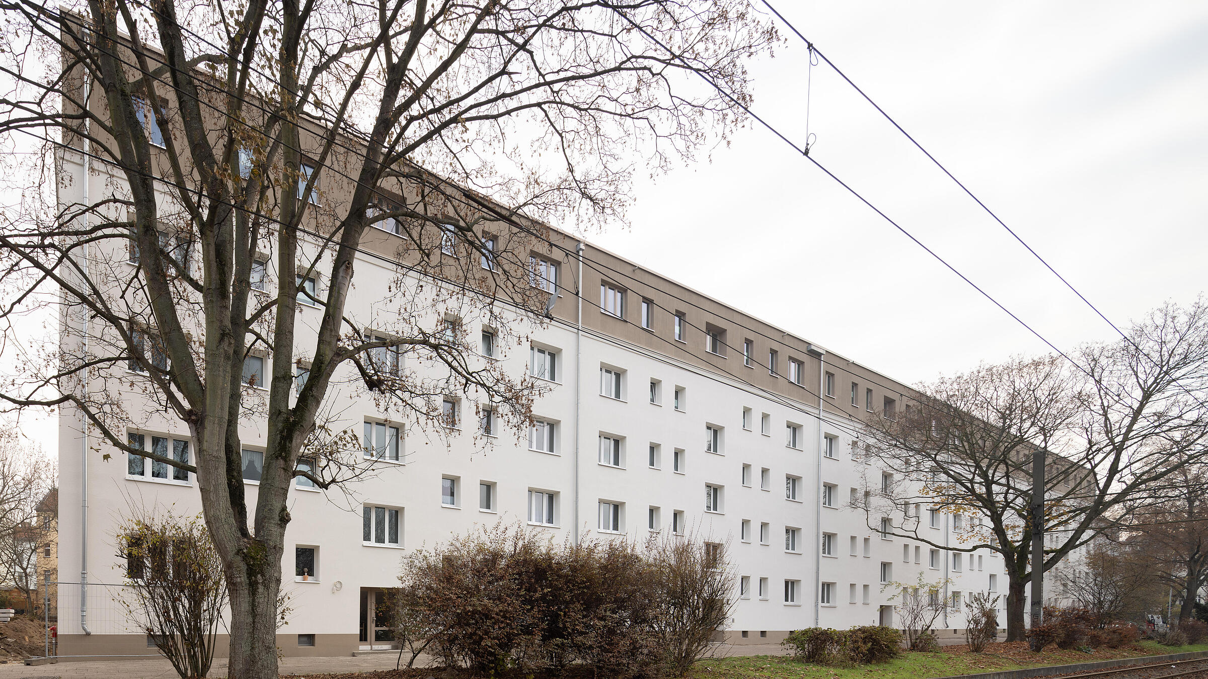 Fünfgeschossiges modernisiertes Wohnhaus