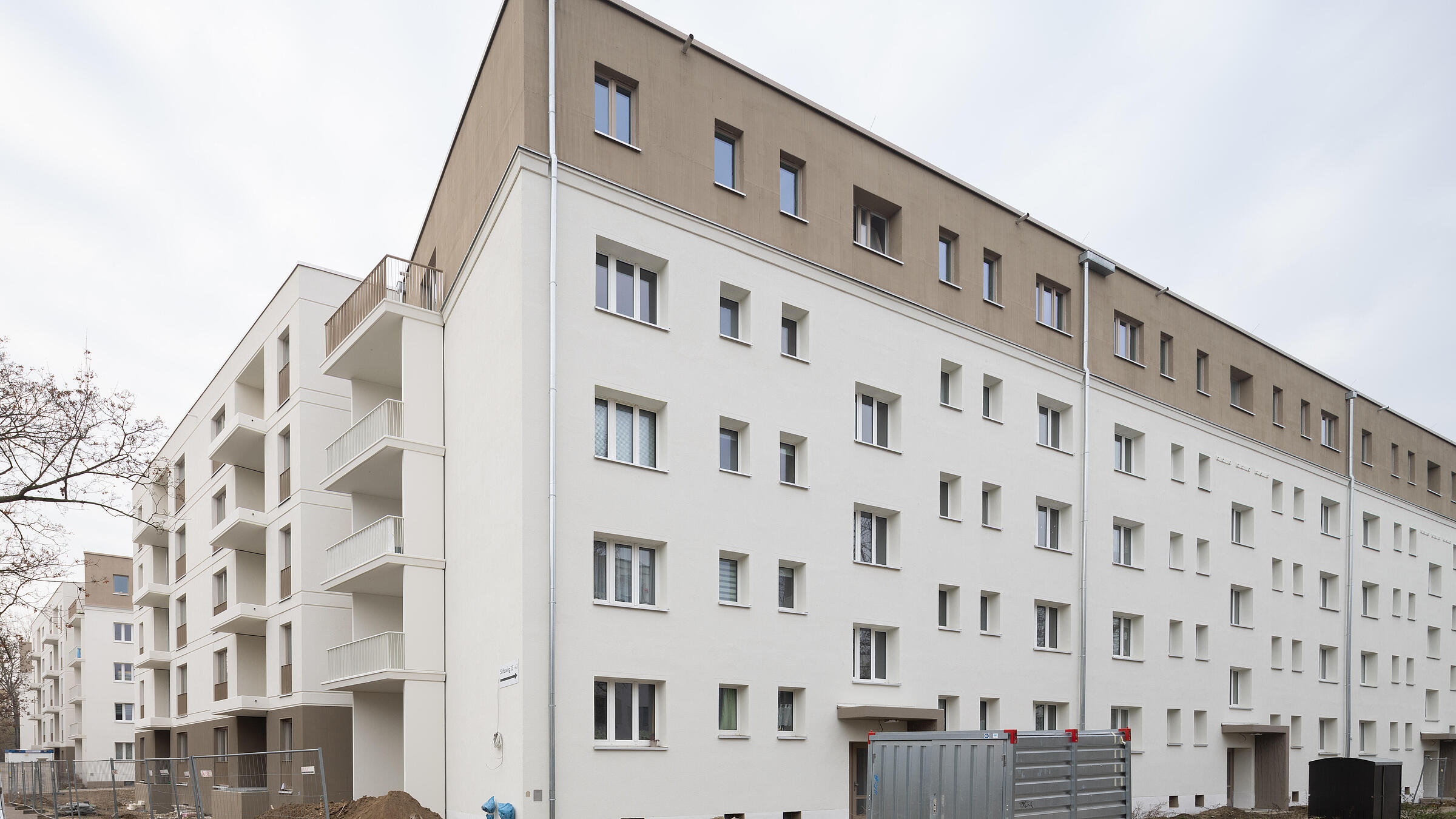 Fünfgeschossiges modernisiertes Wohnhaus