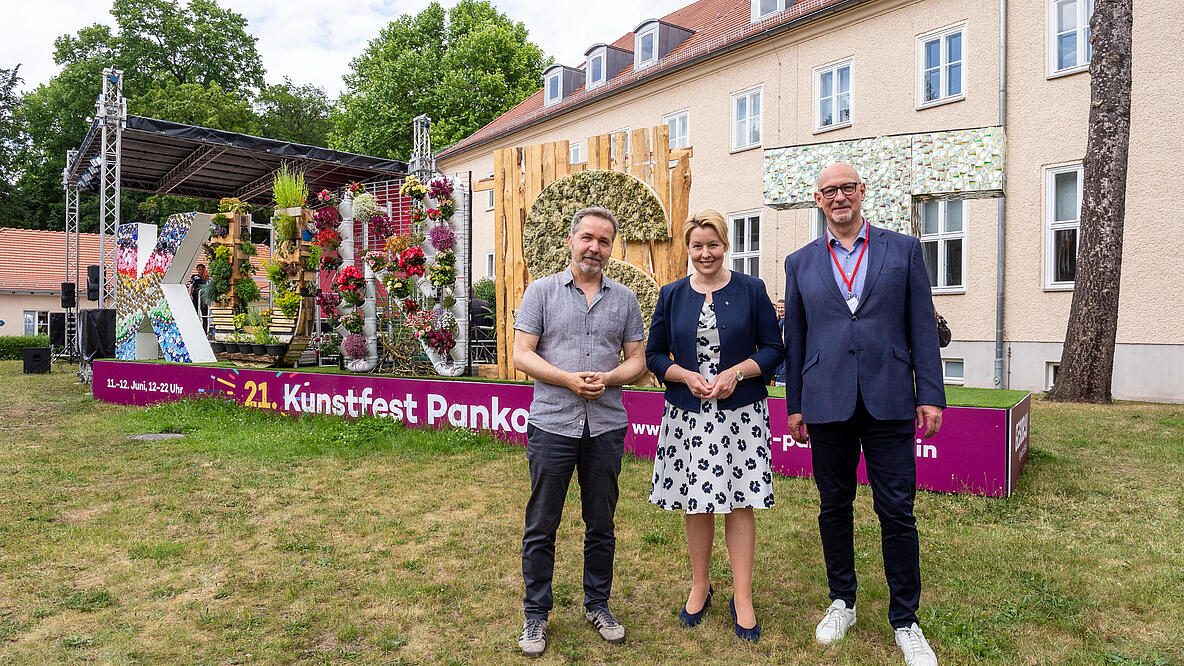 Franziska Giffey, Sören Benn und Jörg Franzen auf dem Kunstfest Pankow 2022