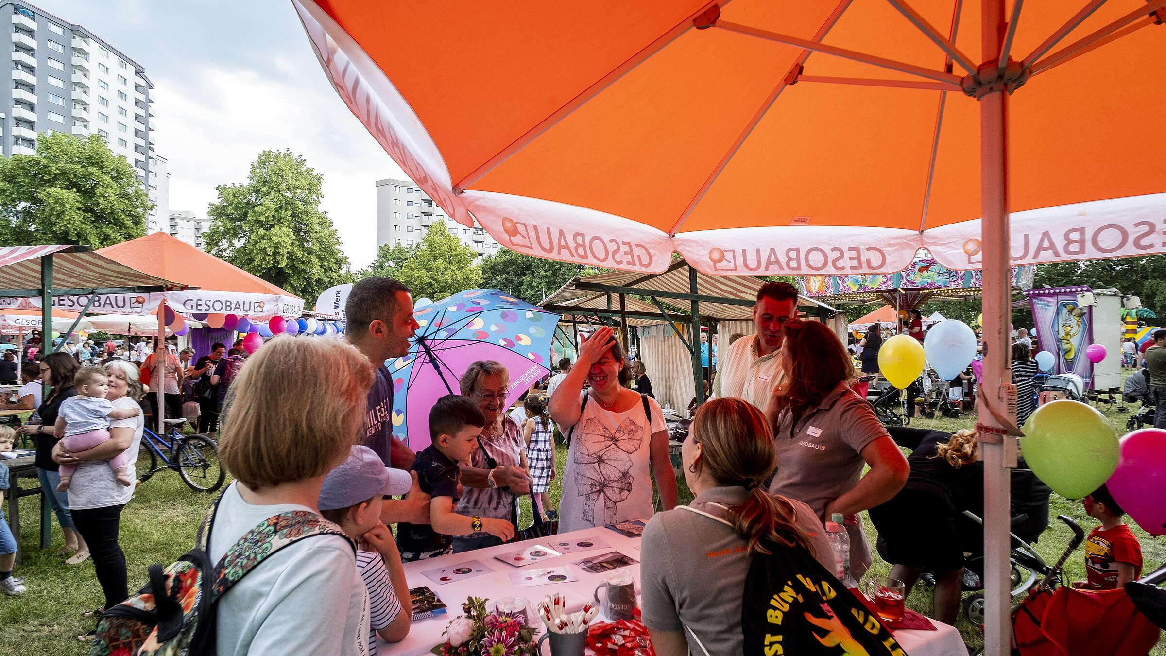 Gespräche am Gesobau-Stand 