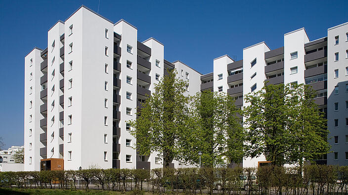Aneinandergereihte Hochhäuser im Märkischen Viertel