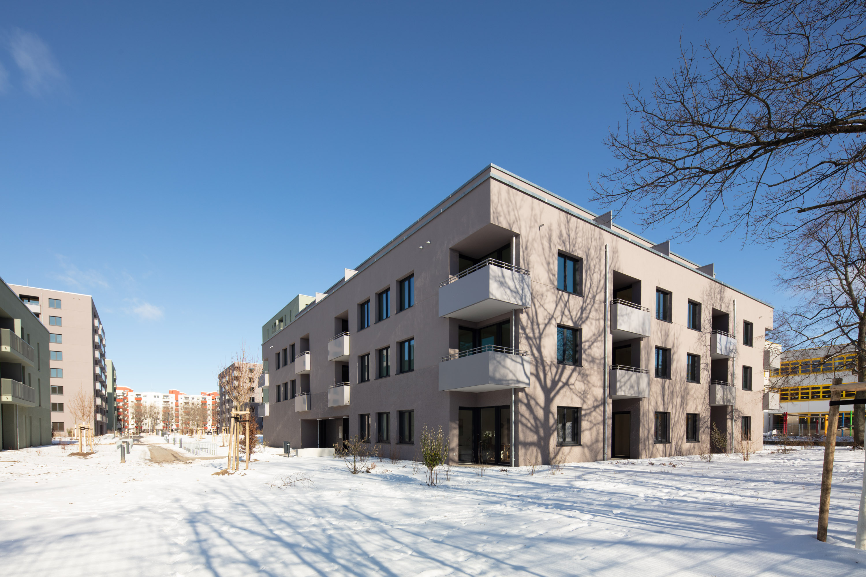 Theodor Quartier: dreistöckiges Wohnhaus mit Staffelgeschoss